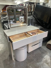 Load image into Gallery viewer, 2591 Dresser with 5 Drawers and Chair (LED Light) White
