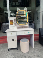 Load image into Gallery viewer, ML 902 Dresser

