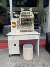 Load image into Gallery viewer, ML 902 Dresser
