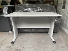 Load image into Gallery viewer, LF-39 Office Table
