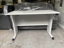 Load image into Gallery viewer, LF-39 Office Table
