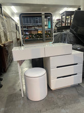 Load image into Gallery viewer, 2591 Dresser with 5 Drawers and Chair (LED Light) White
