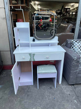 Load image into Gallery viewer, 173 Dresser
