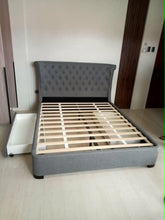 Load image into Gallery viewer, B1270-Piano Queen Bed Frame
