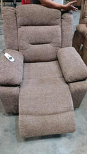 Load image into Gallery viewer, Vomero Massage Recliner
