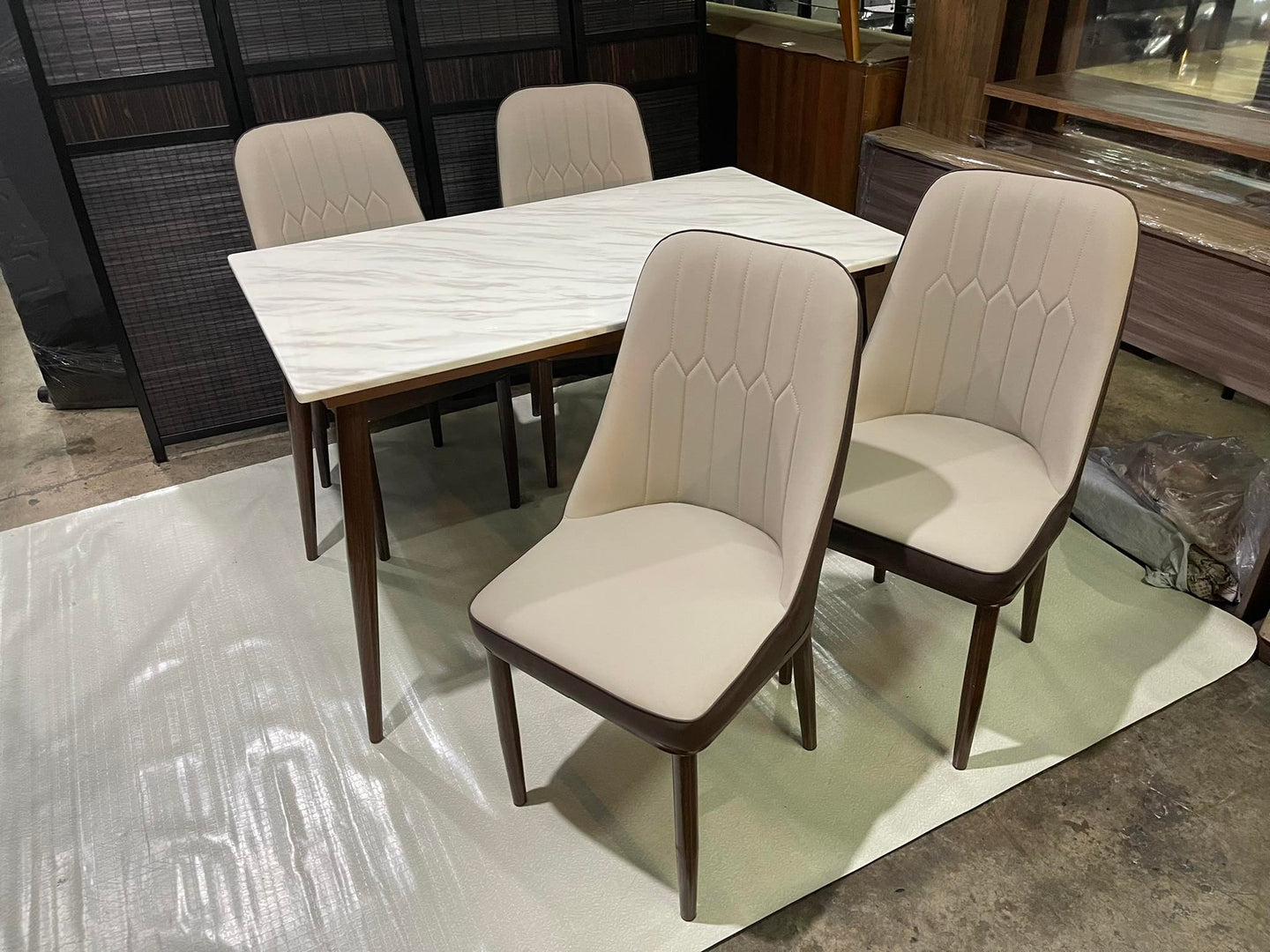 X9 Dining Set