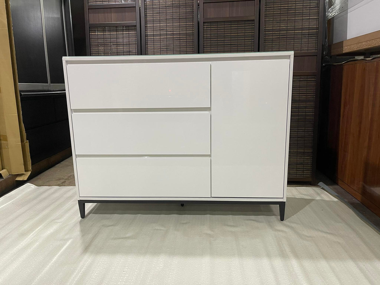 D01 1.2 Buffet Cabinet (All White)
