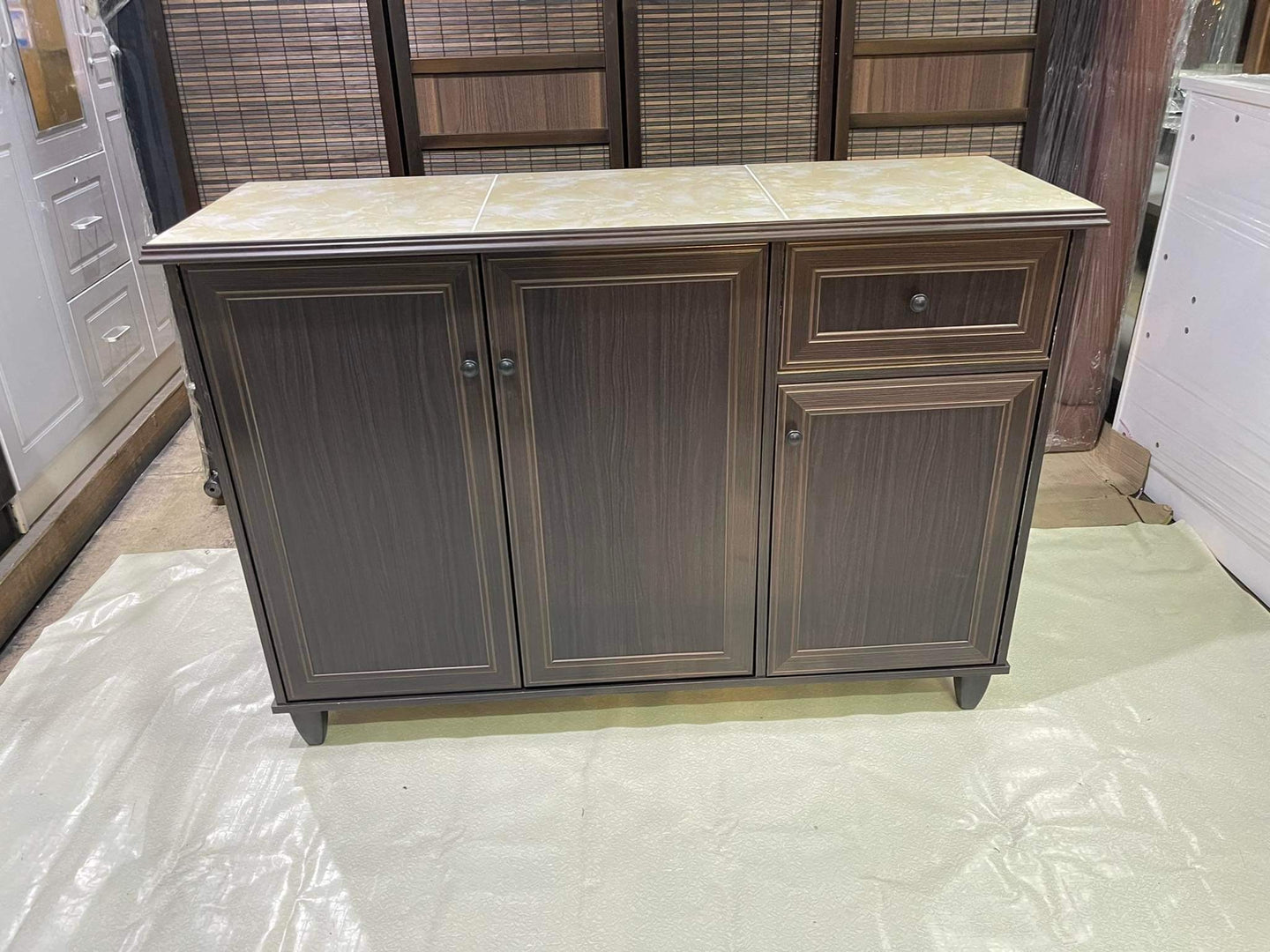 71 Kitchen Cabinet with Tiles